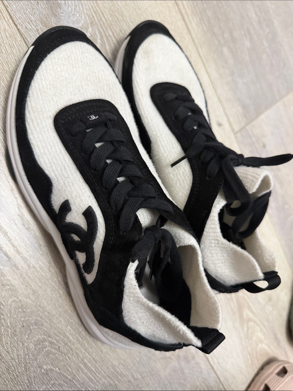 CHANEL Black and White Knit Lace-Up Women's Sneakers - Picture 1 of 3